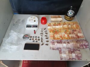 Imagem da notícia - Polícia Militar detém dois homens por tráfico de drogas