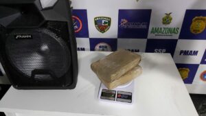 Imagem da notícia - Policiais da Base Arpão apreendem 2kg de maconha em caixa de som