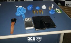 Imagem da notícia - PM apreende adolescente e detém jovem com drogas e munições