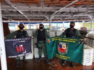 Imagem da notícia - PM apreende 7.300 peixes ornamentais no porto de São Raimundo