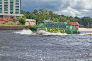 Imagem da notícia - SSP-AM entrega à Polícia Militar lancha para reforçar operações fluviais