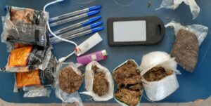 Imagem da notícia - PM detém quatro e apreende mais de 128 porções de entorpecentes