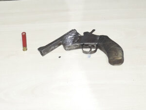 Imagem da notícia - PM detém homens por tentativa de roubo a ônibus e tráfico de drogas