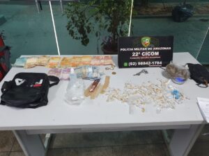 Imagem da notícia - PM detém mulher envolvida com tráfico de drogas na zona centro-sul