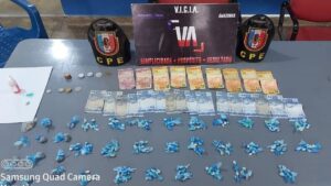 Imagem da notícia - PM apreende adolescentes e detém homem em posse de entorpecentes