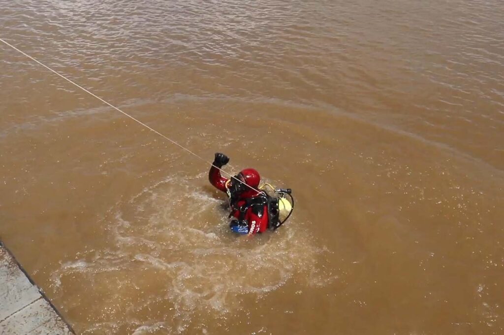 Base Arpão conta com bombeiros para busca por drogas no rio Solimões - SSP