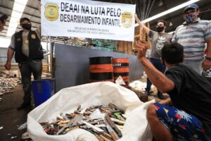 Imagem da notícia - Para o dia do desarmamento infantil, PC recicla mais de 600 armas brancas