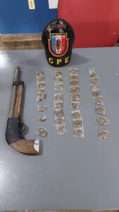 Imagem da notícia - PM detém jovem com entorpecentes e apreende dois adolescentes