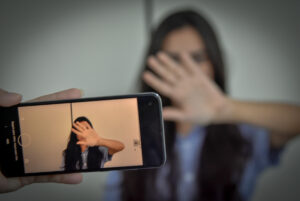 Imagem da notícia - PC esclarece o que é exposição íntima e informa a como proceder