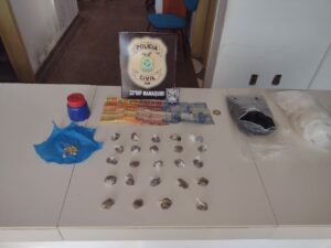Imagem da notícia - PC prende jovem com porções de maconha e oxi, em Manaquiri
