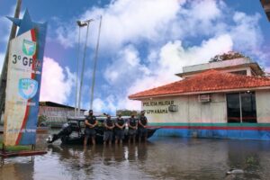 Imagem da notícia - PM troca viaturas por canoa e lancha no período da cheia em Anamã