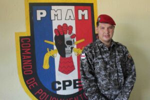 Imagem da notícia - Policiais do CPE realizam sonho de jovem autista de conhecer a unidade