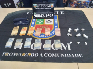 Imagem da notícia - PM prende homem e apreende dois menores por tráfico de drogas