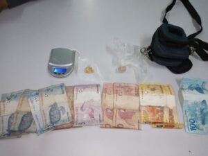 Imagem da notícia - PM prende dois homens por tráfico de drogas na zona sul