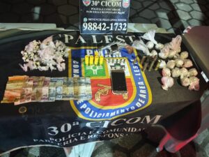 Imagem da notícia - PM apreende armas e mais de 500 porções de entorpecentes, na zona leste