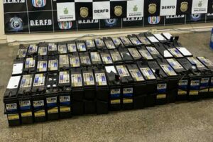 Imagem da notícia - PC-AM prende dois pelo furto de mais de 90 baterias de antenas de telefonia