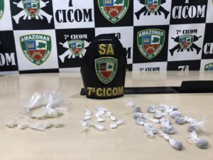 Imagem da notícia - Polícia Militar prende suspeitos por tráfico de drogas e com dinheiro falso