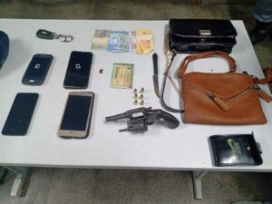 Imagem da notícia - PM detém dupla com arma de fogo e objetos de roubo no bairro Crespo