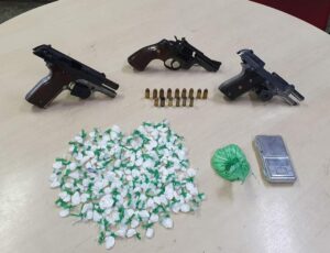 Imagem da notícia - Ação ‘Pronta Resposta’ apreende três armas e drogas em Lava Jato