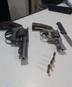 Imagem da notícia - Em Tefé, PM detém homem com armas, suspeito de cometer vários assaltos