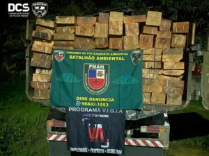 Imagem da notícia - Batalhão Ambiental apreende caminhão com madeira ilegal