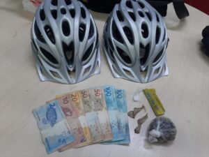 Imagem da notícia - Ciclopatrulha prende dois homens com entorpecentes na Ponta Negra