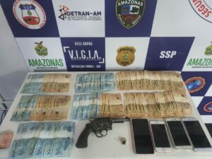 Imagem da notícia - Mulher é presa pela Base Arpão portando revólver