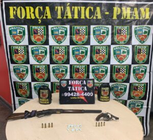 Imagem da notícia - Força Tática prende jovem com armas de fogo na zona leste