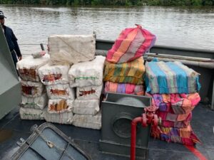 Imagem da notícia - Em Japurá, PM apreende uma tonelada de drogas, armas e detém cinco