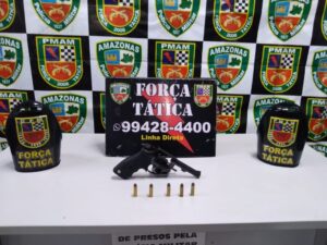 Imagem da notícia - Força Tática detém jovem com arma e munições no Morro da Liberdade