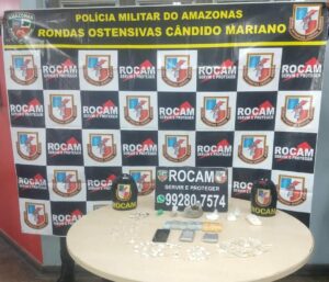 Imagem da notícia - PM prende um homem com diversas porções de entorpecentes na zona leste