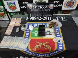 Imagem da notícia - PMAM apreende adolescente e detém homem por tráfico de drogas
