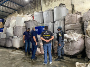 Imagem da notícia - Procon-AM e PMAM apreendem mais de 150 toneladas de açúcar