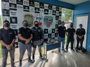 Imagem da notícia - Em Uarini, PC e PM  apreendem em celas materiais ilícitos com os detentos