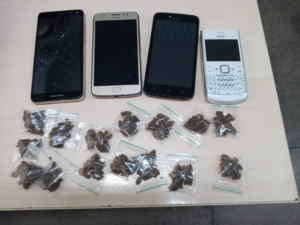 Imagem da notícia - PM apreende drogas e celulares no centro de Manaus