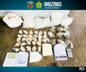 Imagem da notícia - PM prende homem e apreende drogas no bairro Monte das Oliveiras