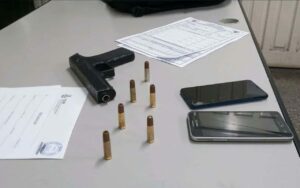 Imagem da notícia - Polícia Militar apreende adolescente e detém jovem por roubo em coletivo