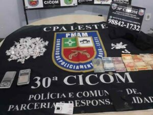 Imagem da notícia - PMAM detém indivíduos e apreende adolescente e trouxinhas de drogas