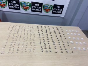 Imagem da notícia - Quadrilha é presa pela PM por tráfico de drogas na zona norte