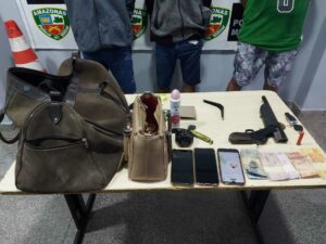 Imagem da notícia - PM prende três indivíduos após roubo na zona norte