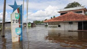 Imagem da notícia - Cheia dos rios em Anamã muda rotina da Polícia Militar