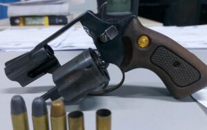 Imagem da notícia - Suspeito de roubo é preso após troca de tiros com a Polícia Militar