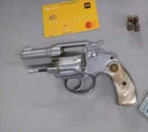 Imagem da notícia - PM prende homem por porte ilegal de arma de fogo