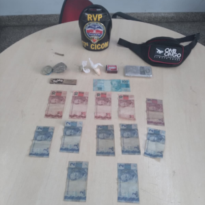 Imagem da notícia - Homem é detido pela PM por tráfico de drogas na zona centro-oeste