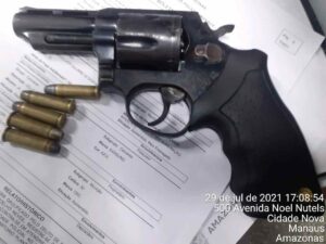 Imagem da notícia - PMAM prende trio por roubo e porte ilegal de arma de fogo, na zona norte