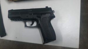 Imagem da notícia - PM prende jovem por roubo majorado, no bairro Petrópolis