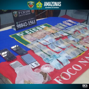 Imagem da notícia - PM prende dois homens por comércio de drogas na zona oeste