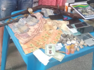 Imagem da notícia - Em Carauari, ação conjunta da PM prende dupla por tráfico de drogas