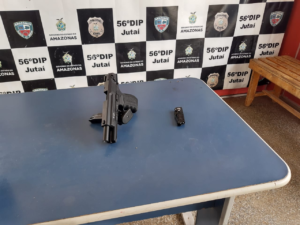 Imagem da notícia - Em Jutaí, PM prende homem por porte ilegal de arma de fogo e ameaça