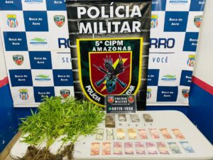 Imagem da notícia - PM prende homem com drogas, mudas de maconha e dinheiro estrangeiro